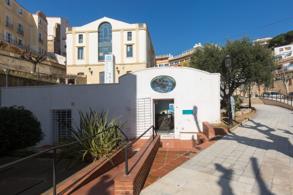 Façana dels històrics Banys Termals de Caldes d’Estrac